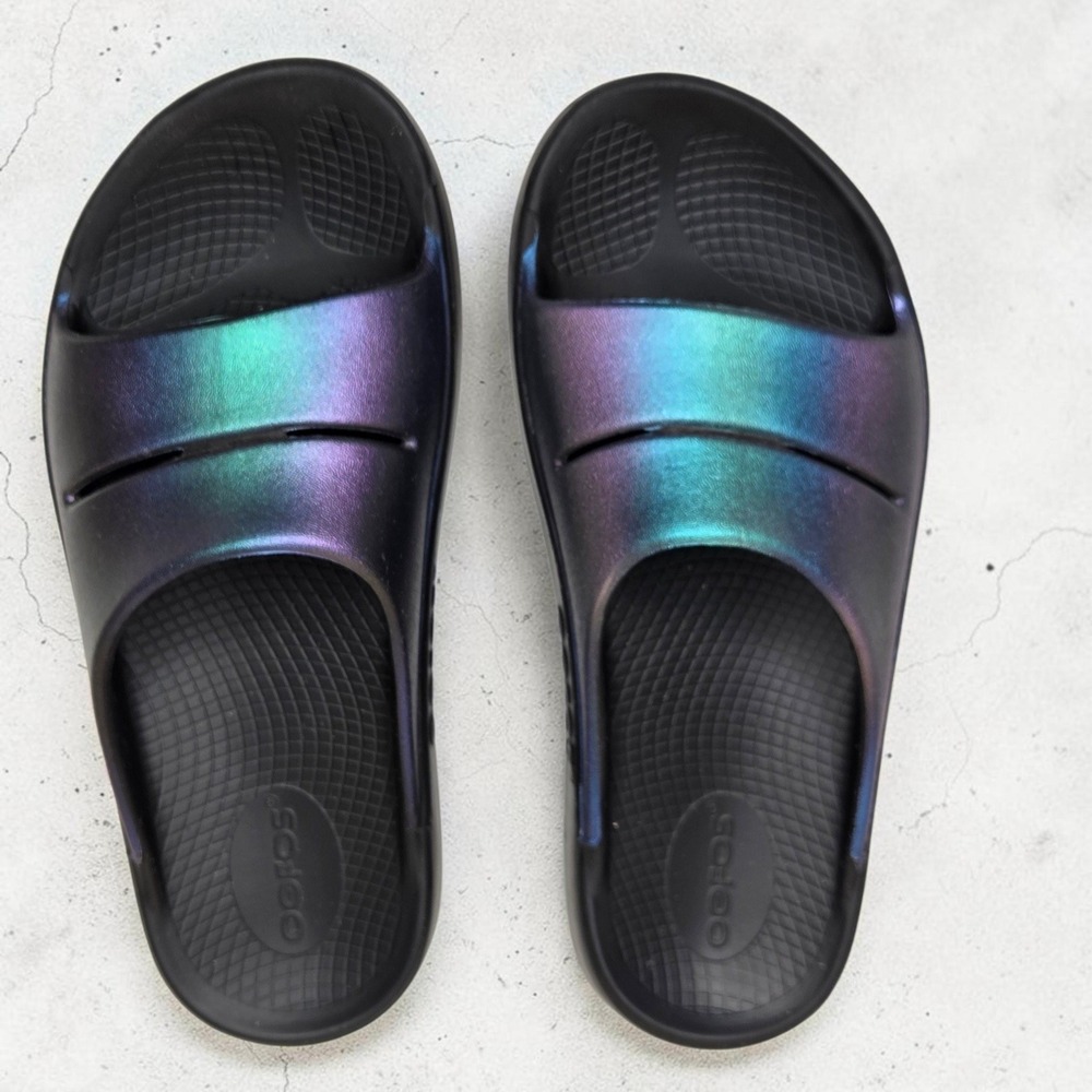 Oofos OOOlala Luxe Black Iridescent Recovery Slides Sandals Womens 7 M5 EU 38